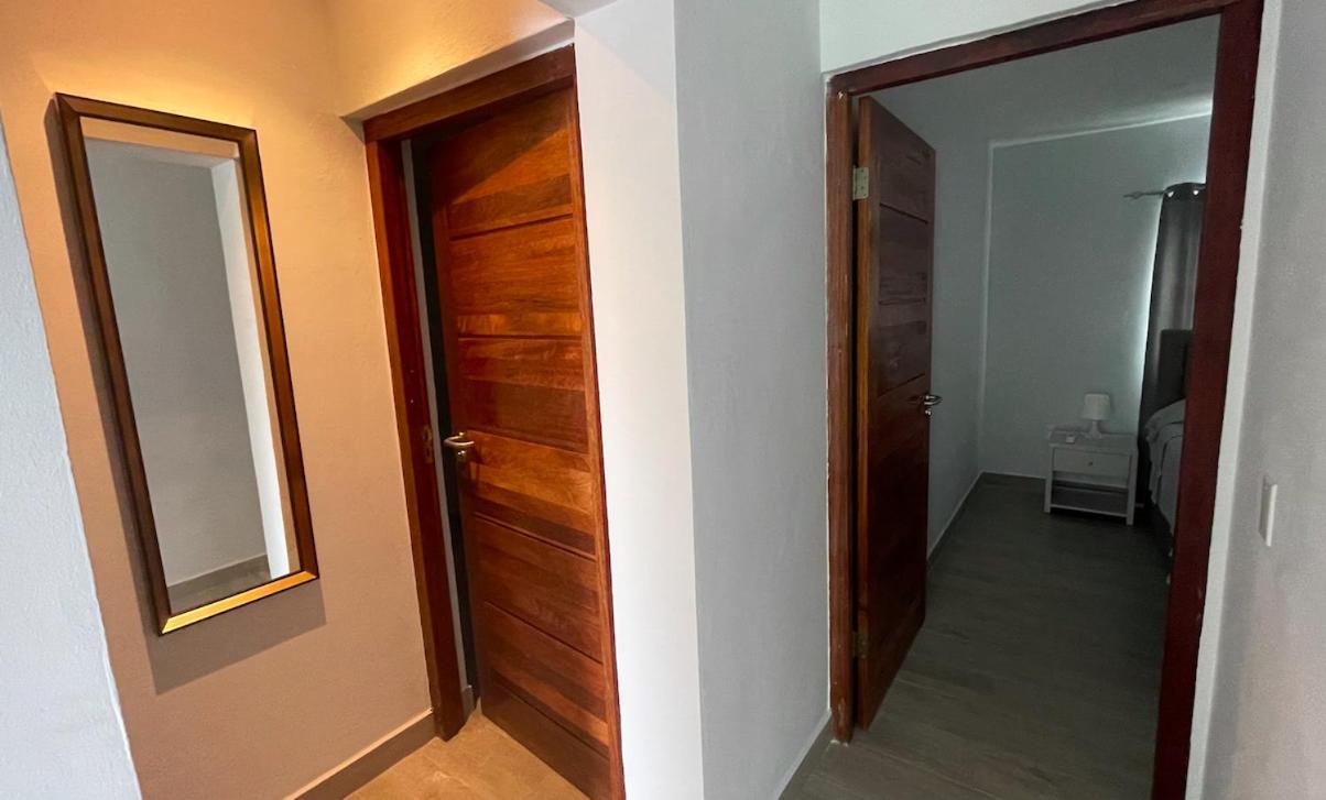 Whitehouse Boulevard, Close To Mambo Beach And City Centre Apartment Вилемстад Екстериор снимка