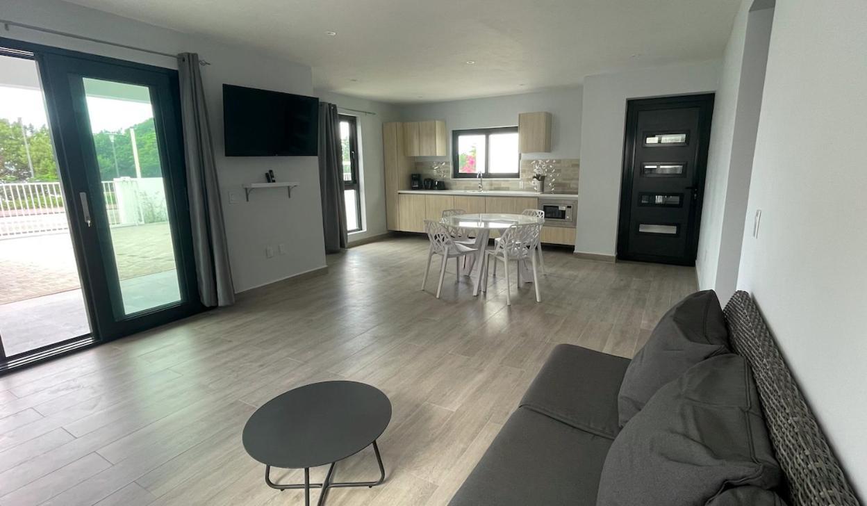 Whitehouse Boulevard, Close To Mambo Beach And City Centre Apartment Вилемстад Екстериор снимка